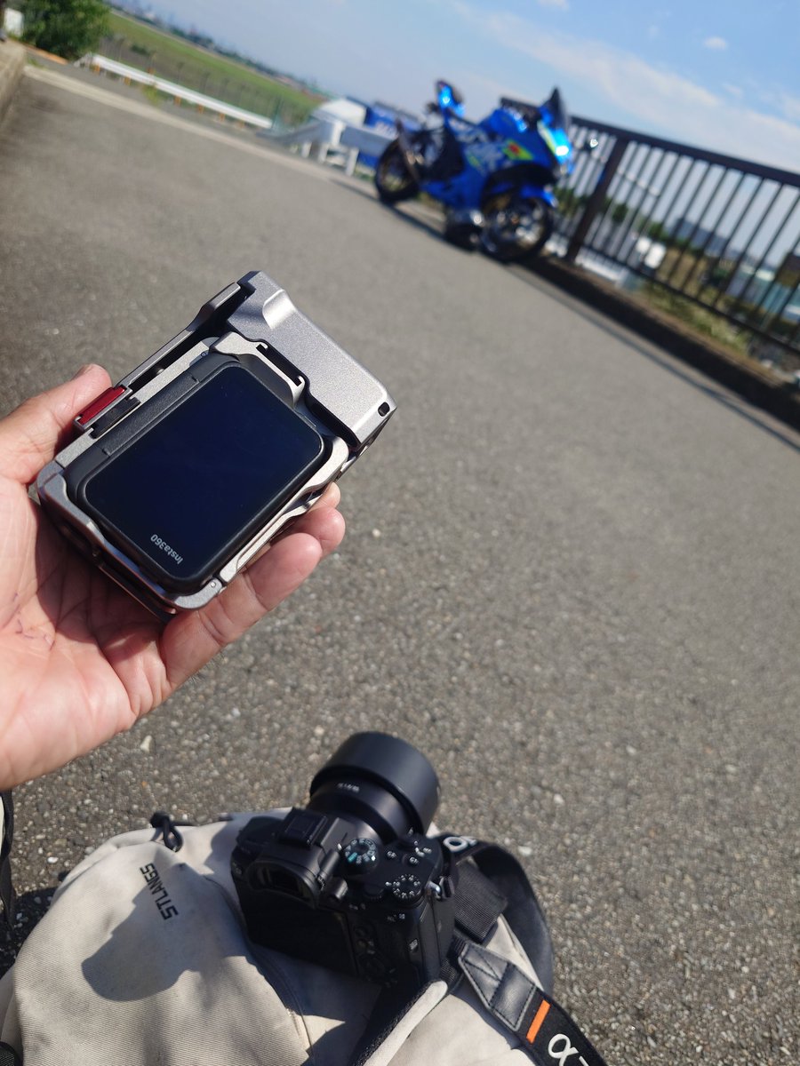 GsxShougo's tweet photo. #insta360 ace pro
知り合いがLuna買ったらしく
譲って貰いました。

広角で撮らないから難しい〜 https://t.co/3YDX3SzC1z
