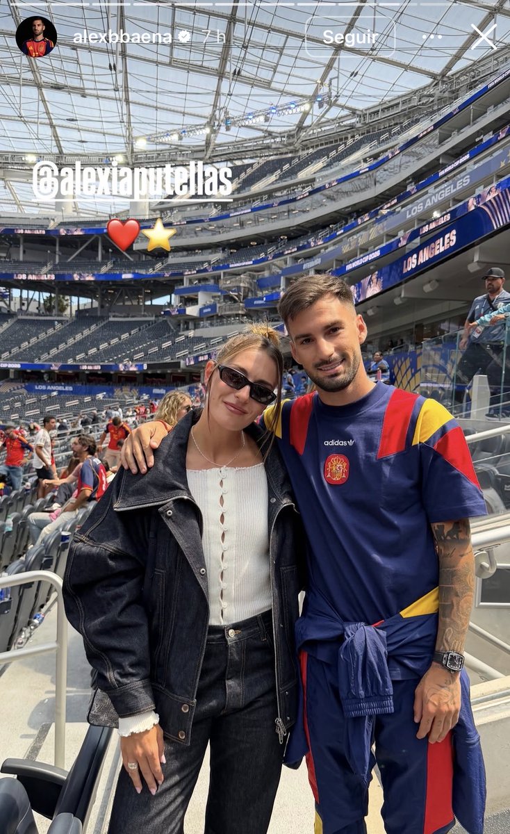 profitebol2's tweet photo. El España Austria era un meet and greet de Alexia Putellas y no lo sabíamos https://t.co/1p2LsrEGGf