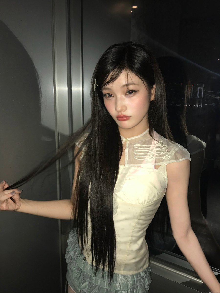 iroha_archive's tweet photo. 미띤. 선녀한테 디엠 왓다 https://t.co/0xosry9cPr