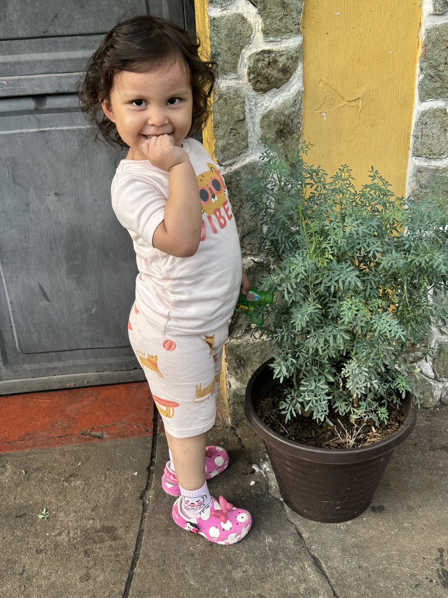 yuyui_27's tweet photo. Muchas fotos para recordar esta etapa de tu vida tan linda! 
Bendigo tu vida mija linda https://t.co/u6lpPmBrZk