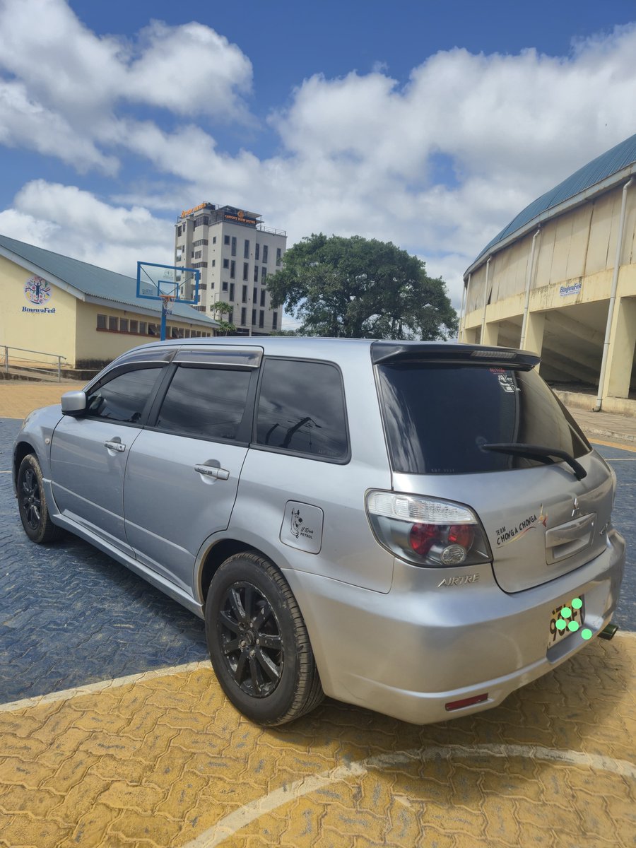 DerrickUdu55582's tweet photo. Mitsubishi 
Automatic 
2000cc
650,000ksh
0799561061 https://t.co/eT0SAfRJ2s