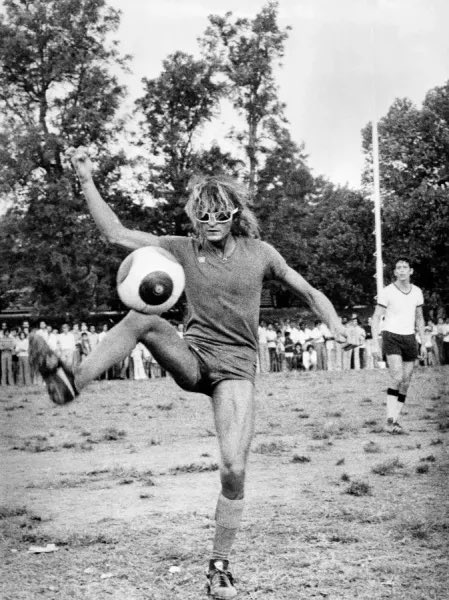 RidolfiJean's tweet photo. Un bon anniversaire à @MICHELPOLNAREFF ⚓️⚽️ https://t.co/og44sOJF7P