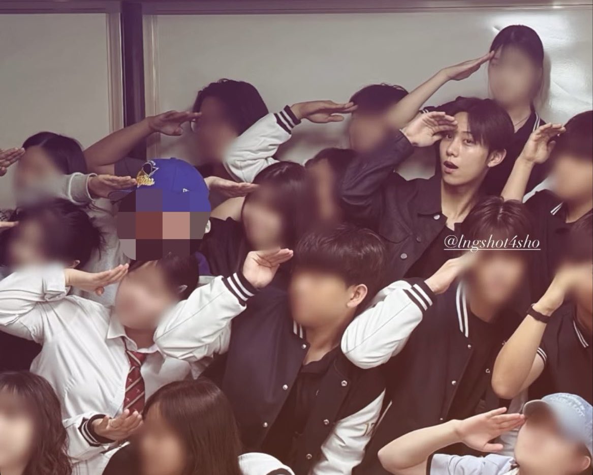 4_RYUL_'s tweet photo. 와 저사람 봐라 https://t.co/O1smWc5Moc
