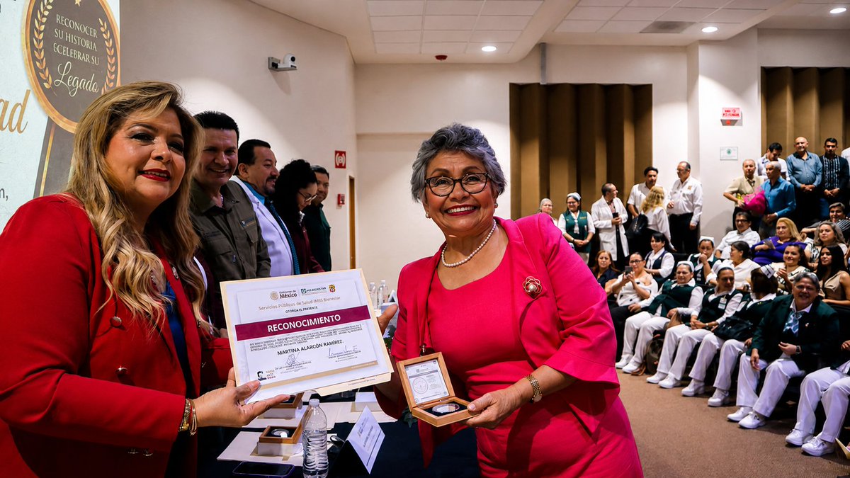 HGC_Hospital's tweet photo. Martina Alarcón Ramírez no sólo suma 55 años de servicio: representa casi seis décadas de entrega a la salud pública de Sinaloa. Recorrió comunidades, llevó vacunas donde nadie más llegaba y fue protagonista de las campañas que cambiaron miles de vidas Orgullo de IMSS-Bienestar💙 https://t.co/sL7rza23bB
