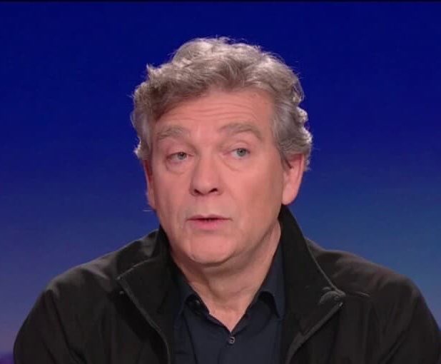 Brevesdepresse's tweet photo. ⚡️🇫🇷FLASH - L’ex-ministre socialiste Arnaud #Montebourg, associé dans ses affaires au milliardaire d’extrême droite Pierre-Edouard #Stérin, et qui nie avoir basculé à l’extrême droite, appelle désormais à « neutraliser » Jean-Luc #Mélenchon. (déclaration) https://t.co/TdRhsMjWue