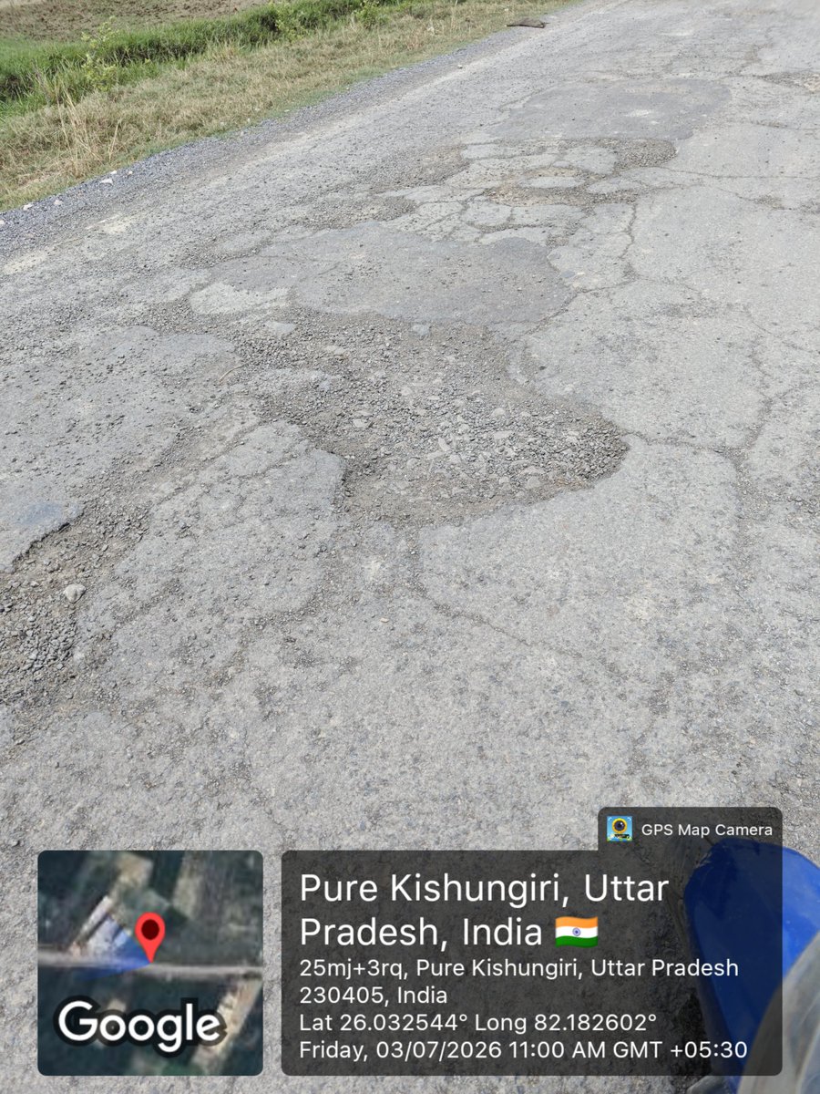 ayazkhan764's tweet photo. माननीय @CMOfficeUP , @UPGovt, @UPPWD, @dmpratapgarh कृपया संज्ञान लें।
ग्राम Pure Kishungiri, तहसील पट्टी, जनपद प्रतापगढ़ (UP) की यह सड़क पूरी तरह जर्जर हो चुकी है। जगह-जगह गहरे गड्ढे और टूटी हुई सड़क के कारण आए दिन दुर्घटना का खतरा बना रहता है। https://t.co/DPUBV2TMQX