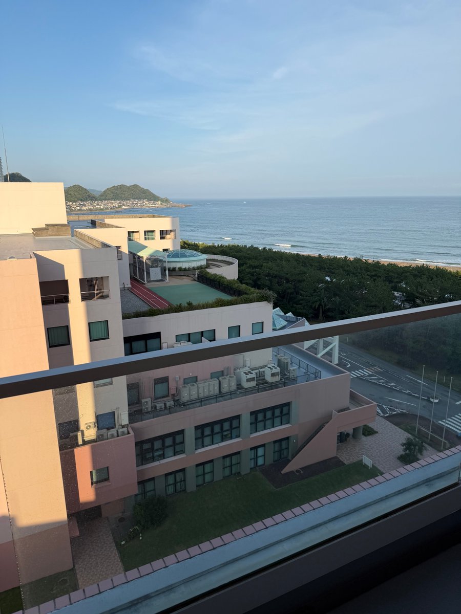 IWATAYUKIO's tweet photo. タチの悪い肺炎にかかり1カ月、鴨川海岸の病院に入院していました。本日、ようやく退院できました。まだ絶好調ではありませんが8月には元気になれそうです。お見舞いや励ましのお言葉、ありがとうございました。 https://t.co/z0V19LIkoZ