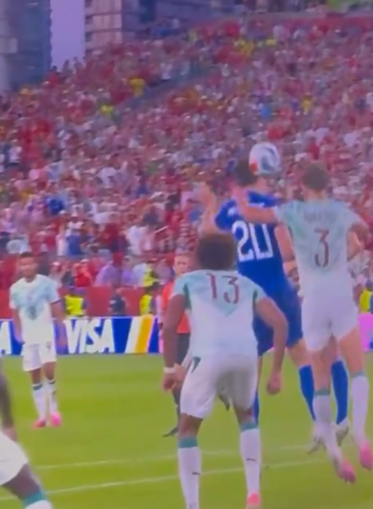 MayBrandad's tweet photo. @FOXSports Ball goes right passed his head. The spin of the ball doesn't even change. False call, manufactured outcome. https://t.co/zgwbLwD0Uu