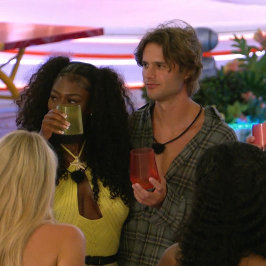 camcmrns's tweet photo. bryce and trinity are just happy and in love #HAPPYMARRIAGE #loveislandusa https://t.co/gaqcdMTICd