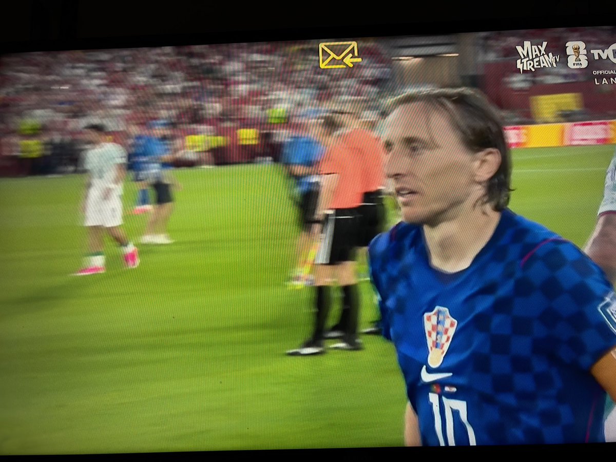 zuwfpr's tweet photo. one smile one cry, beautiful game. thx for your lastdance. hvala luka https://t.co/OfNonViG8B