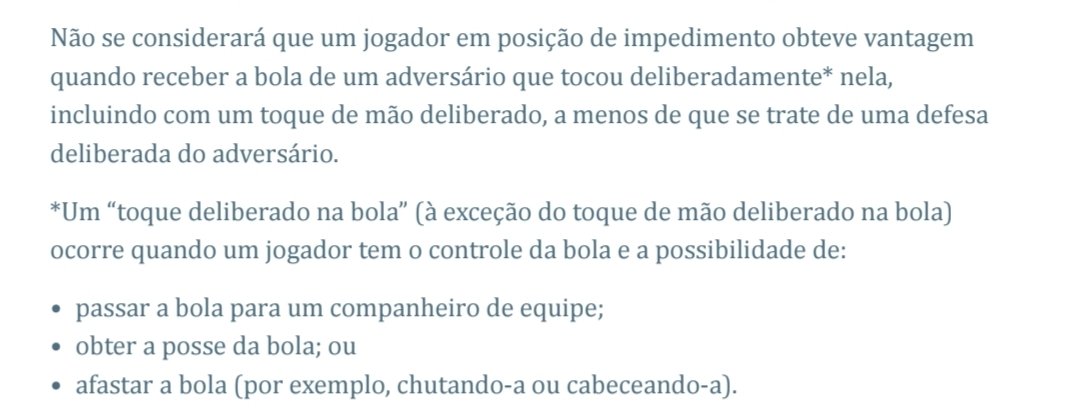 lbertozzi's tweet photo. Gente, o toque na defesa não é um novo lance se o jogador não está no controle da ação. O árbitro precisa avaliar, mas a decisão é a correta. https://t.co/nOhK5R1Xop