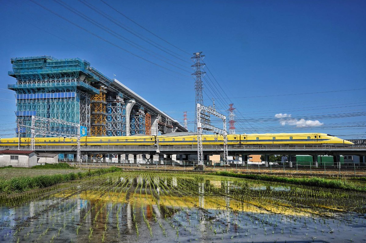 MKofficial_PR's tweet photo. ドライバーから今後、見れるかどうかの珍しい景色が届いています。

新名神高速道路とドクターイエロー
2026.5.29 　撮影 https://t.co/cKpNUzRGMm