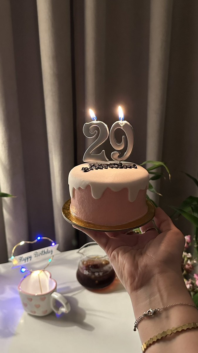 MiM2_'s tweet photo. هلووو جولاااي
و مفاجآت جولااااي
🙂‍↔️✨🩷🧁!! 

- تسعة و عشرين عام ضااعت وسط الزحام - https://t.co/fDbyjJOkNs
