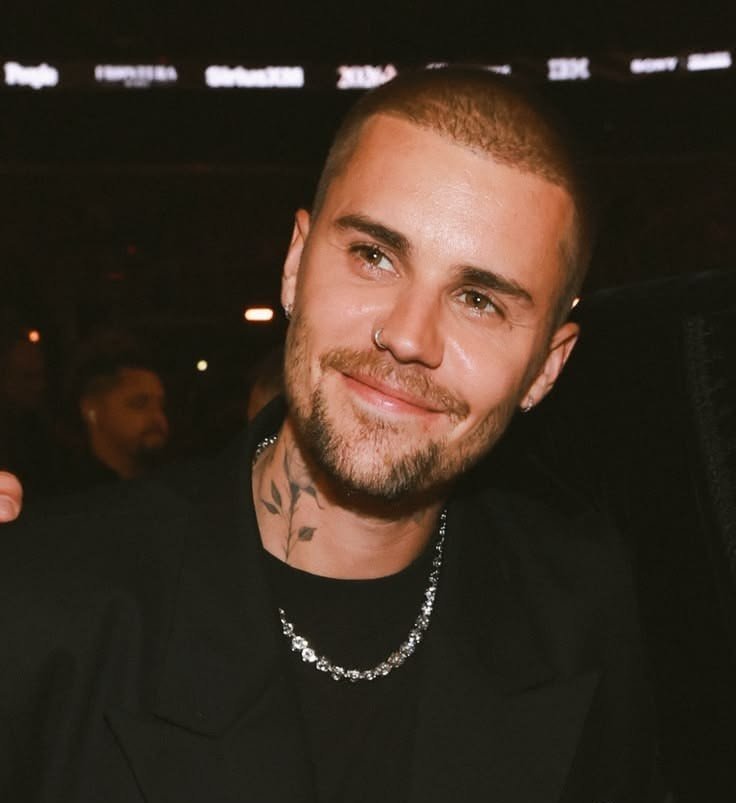 biebernovidade's tweet photo. 🚨 MEU DEUS! A HITSDD afirma que Justin Bieber irá se apresentar na final da Copa do Mundo da FIFA e diz que o anúncio oficial deve acontecer em breve. https://t.co/vYnNBnqC22