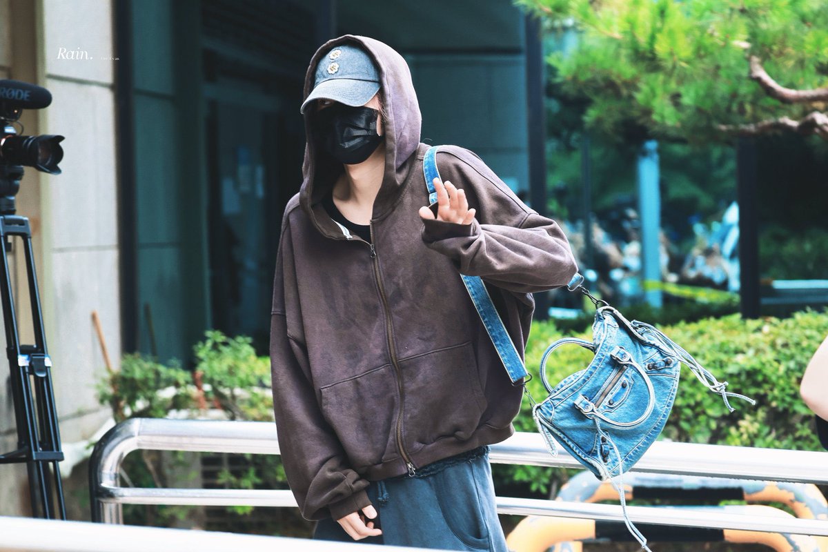 evanfolder's tweet photo. [260703]

EVAN at KBS Music Bank prerecording

Credits to respective owners

#EVAN #에반 #HEESEUNG #희승 https://t.co/IHS15zSQiU