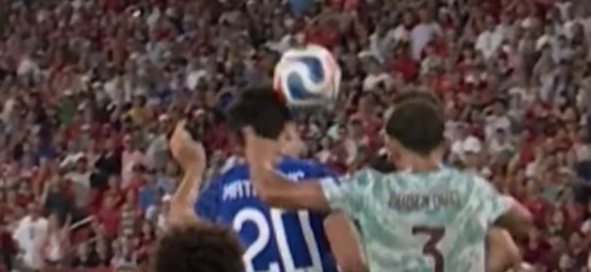 FarhadTehranipo's tweet photo. @FPLOlympian Clear touching his head https://t.co/4QUM7rk44e