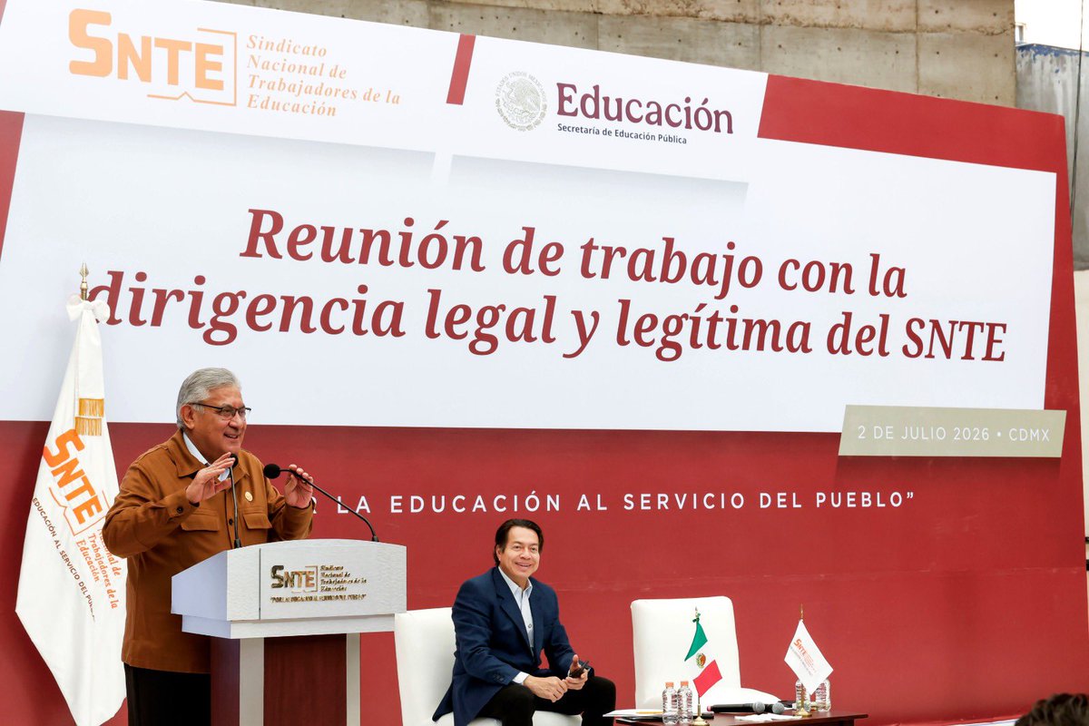 snteseccion32's tweet photo. Dirigentes del #SNTE de todo el país, entre ellos nuestro Secretario General, Mtro. Daniel Covarrubias López, encabezados por el Secretario General del SNTE, Mtro. Alfonso Cepeda Salas, sostuvieron una reunión con el Secretario de Educación Pública.

#SNTE32 #EquipoPolítico https://t.co/bSeuVgGXsK