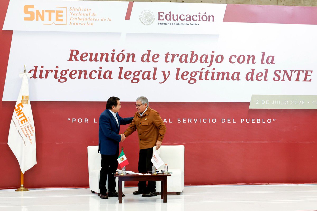 snteseccion32's tweet photo. Dirigentes del #SNTE de todo el país, entre ellos nuestro Secretario General, Mtro. Daniel Covarrubias López, encabezados por el Secretario General del SNTE, Mtro. Alfonso Cepeda Salas, sostuvieron una reunión con el Secretario de Educación Pública.

#SNTE32 #EquipoPolítico https://t.co/bSeuVgGXsK
