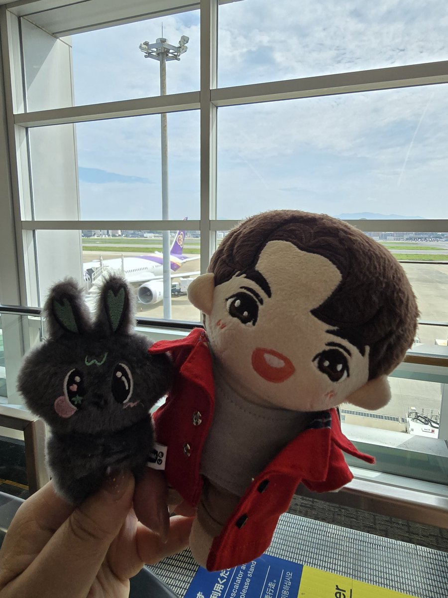 torasippo1's tweet photo. ありがたいことにSHISEIDOイベントでLUCKY FANに選ばれたので超弾丸でWin に逢ってきます😍✨️✨️✨️
久しぶりのタイ航空🇹🇭✈️

全面的にサポートしてくださった@sananthachat_naさん🫶🏻本当にありがとうございます😭💖🙏🏻

#JourneywithWIN
#ShiseidoUltimune https://t.co/NpXQdGFkxQ