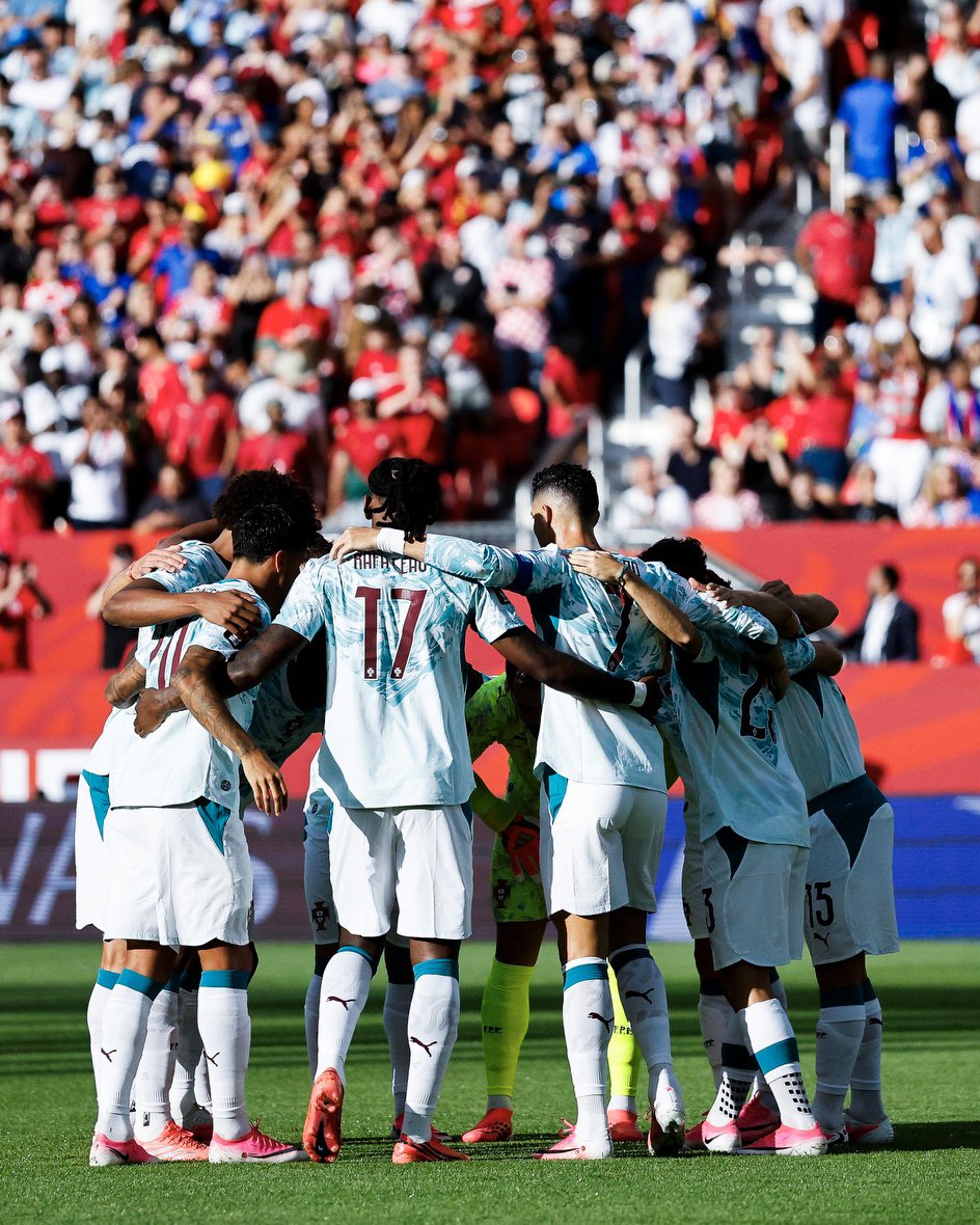 FCPorto's tweet photo. Estamos nos oitavos do @FIFAWorldCup 🌍🇵🇹
A exibição do Diogo Costa 😮‍💨🧤
➡️ Portugal 2-1 Croácia
🔜🆚 Espanha https://t.co/T40EwSC7kl