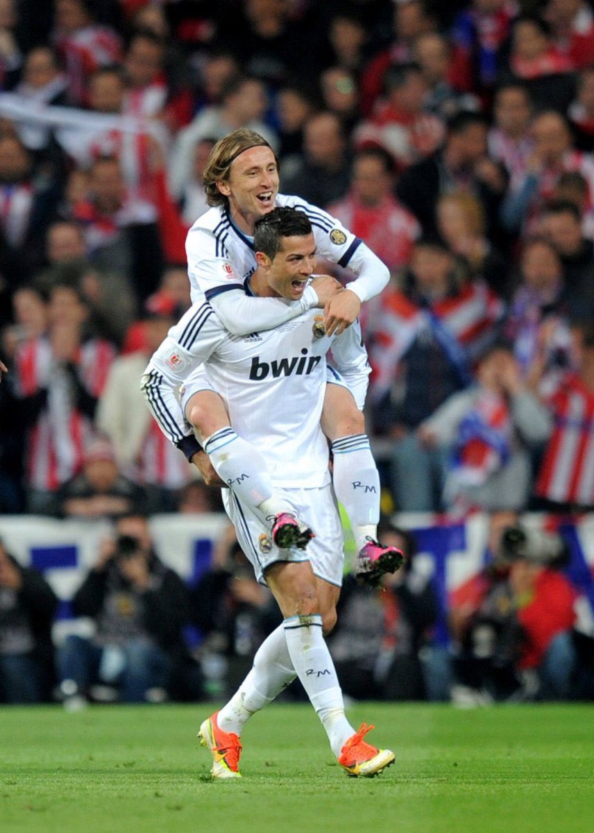 pusholder's tweet photo. Cristiano Ronaldo &amp; Luka Modric. https://t.co/1bfe6cSbLL