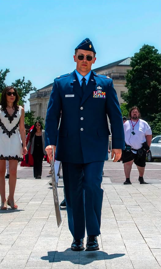 JamesTate121's tweet photo. I stand with you sir.🇺🇸🇺🇸🇺🇸
Major Jason Watson risked his career and future to stand up for what’s right.
History remembers those who were willing to risk everything when silence would have been safer.
This is what courage looks like.💯 https://t.co/64YJU8VI6v