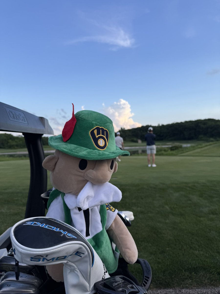 SamDikanovic's tweet photo. Kinda hot for Midwest golf https://t.co/WsbE2OEs8v