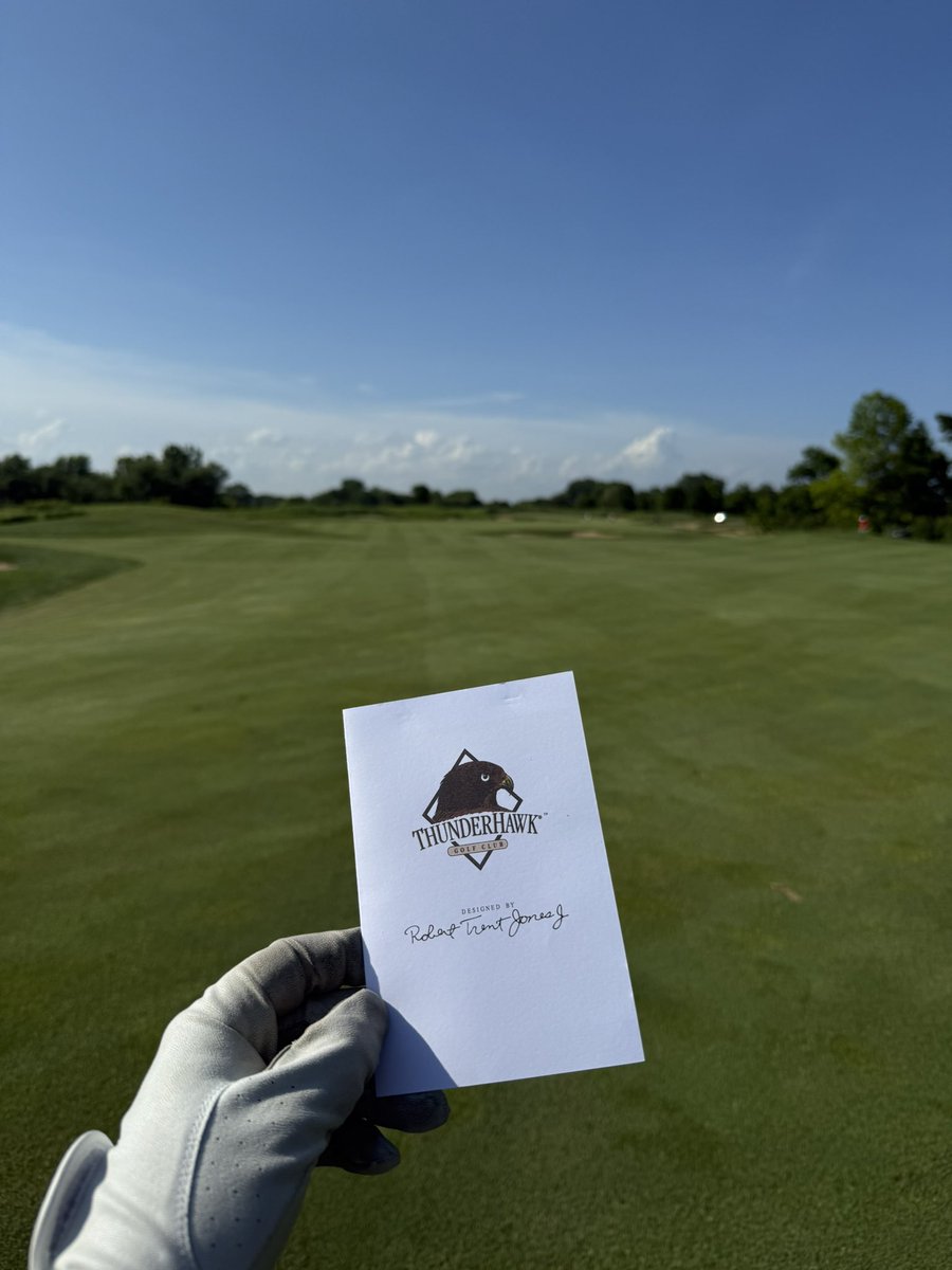 SamDikanovic's tweet photo. Kinda hot for Midwest golf https://t.co/WsbE2OEs8v