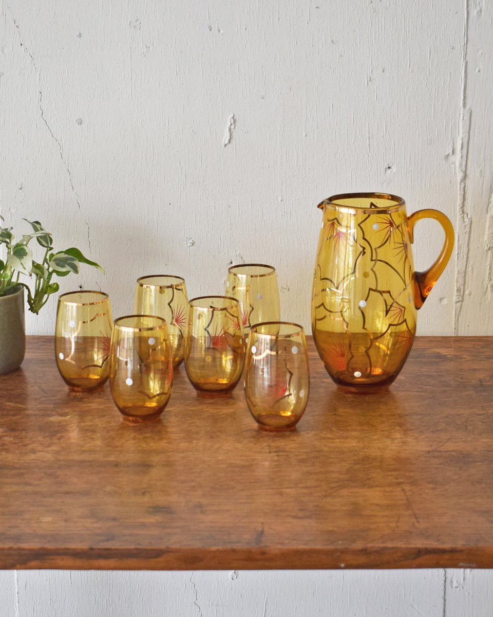 チェコの伝統工芸品である、ボヘミアングラスのピッチャーとグラスのご