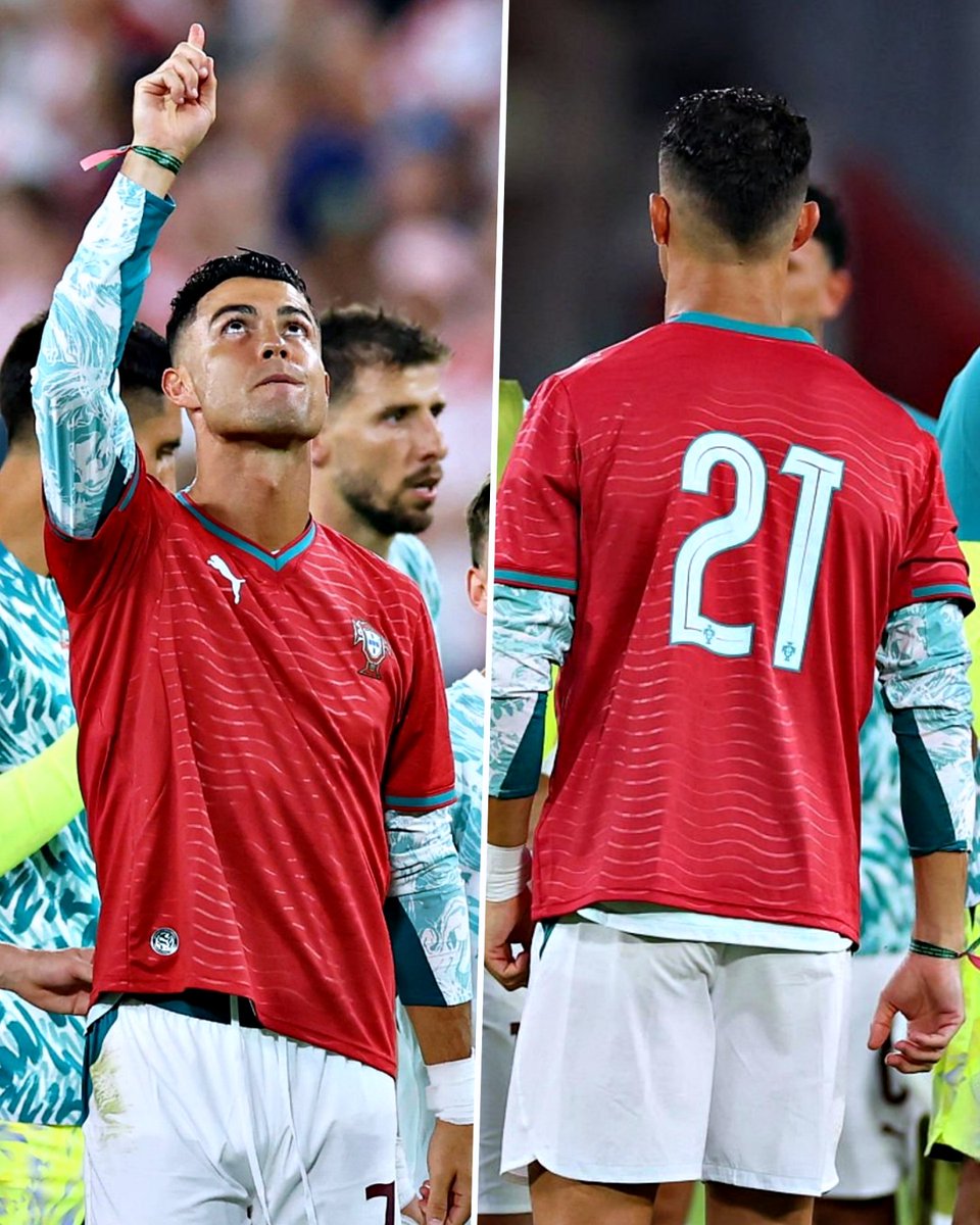 ArobaseGiovanny's tweet photo. Cristiano Ronaldo avec le 21 de Diogo Jota à la fin du match 💚♥️💚♥️💚♥️ https://t.co/qn4zBb6p61
