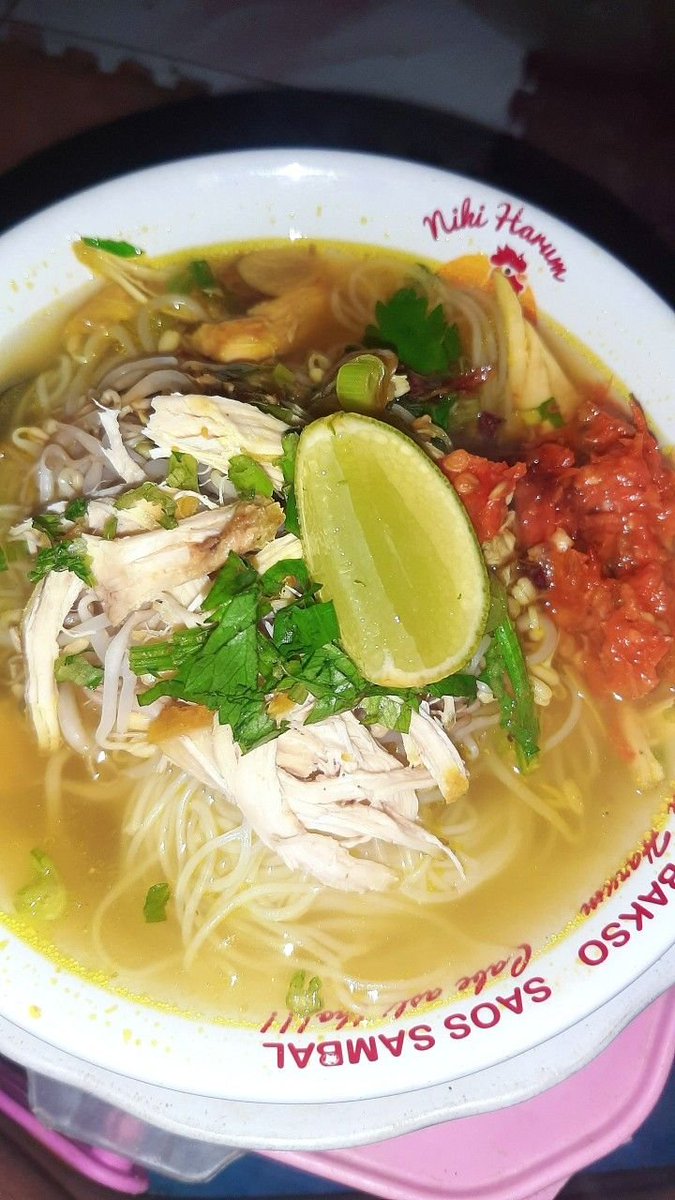 sylovedd's tweet photo. kalian lebih suka sarapan pake Soto atau Nasi Kuning? https://t.co/JUyP3oIAKb