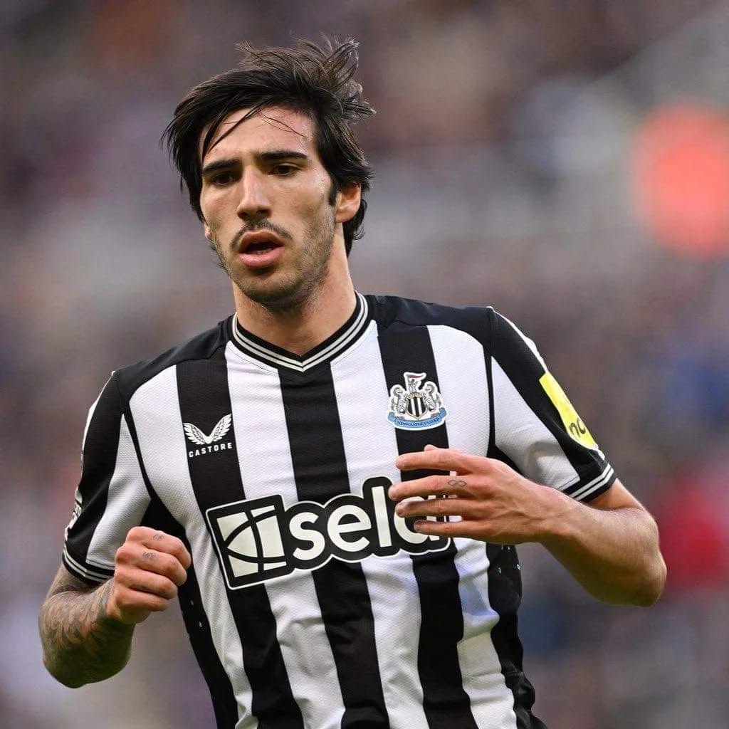 RedsHopeWeekly's tweet photo. Transfer News: Three years after @NUFC signed Sandro Tonali, he is moving on for £100 million (S$173 million). Surprisingly, it was @SpursOfficial who won the race for the 26-year-old’s signature. #BreakingNews #NUFC #OnThisDay #THFC #TransferNews https://t.co/U5DIeiRdox https://t.co/LE2GnejmBp