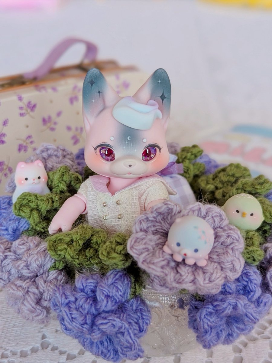 PowderRune's tweet photo. Lumi and the little ones love comfy sitting spots ☺️
#kumukuku
#しろのアイ
#3日はXassの日 https://t.co/0t2fVd7Df6
