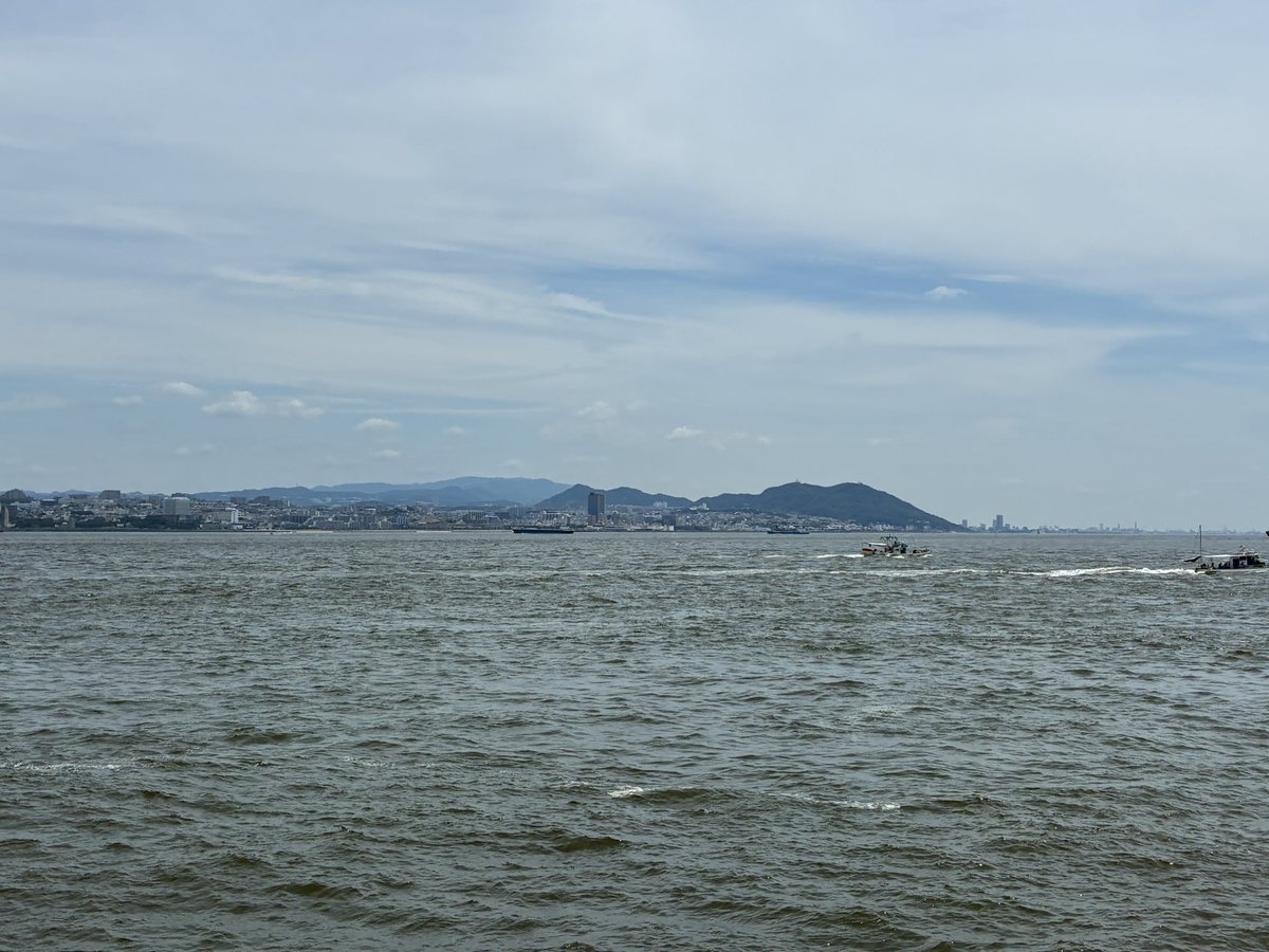 pom14195's tweet photo. 明石海峡大橋とルギア https://t.co/9ziYRZ9Ide