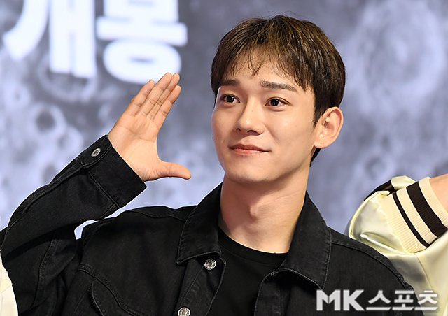 enjieLou's tweet photo. The bbq restaurant that cbx went to recently posted their signatures on the wall and added photos on them. The photo they used for Jongdae is one of his press photos from The Moon VIP screening back in 2023 💖 #CHEN #첸 https://t.co/CKfzAU0IhJ