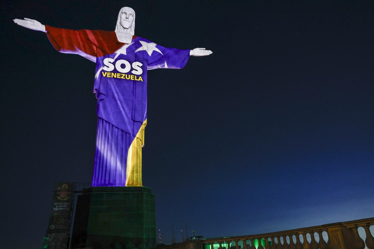 AlbertoRodNews's tweet photo. ÚLTIMA HORA | Cristo Redentor en Río se ilumina en homenaje a las víctimas de los terremotos de Venezuela https://t.co/q0SS7BFwp8 https://t.co/gmCSuhPSgn