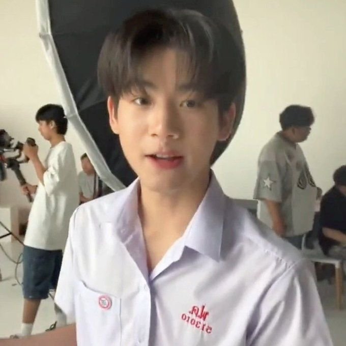 writecatto's tweet photo. freaked out at 8am just because that little almond showing off his biceps LIKE SINCE WHEN❔️❕️❔️❕️❔️since when he became that BIG, i mean where is my almonchhichi⁉️😭😨 WHERE IS MY MENUL MENUL KUE APEM TUING TUING MOCHI PUPPY❔️😭 https://t.co/u20pPuVPUv
