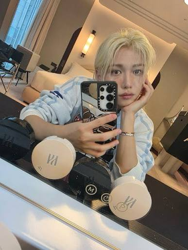 sigma1529549's tweet photo. I said i would stop posting about #felix
anyway here’s my 14th post about #felixfromstraykids today
Define tuff: https://t.co/iPHShAJQot