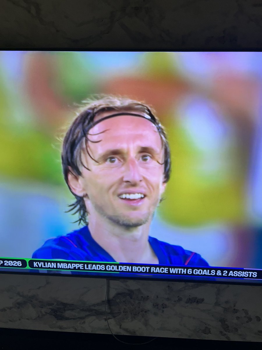 Imperfectman79's tweet photo. midfield wizard whose pinpoint, surgical passing has carved open defenses for decades, painted his final masterpieces on the pitch. Driven by intense grit and a defiant focus against time, Luka Modrić's closing chapter only solidifies his status as a football titan. Respect ✊ https://t.co/N6OoZciA71