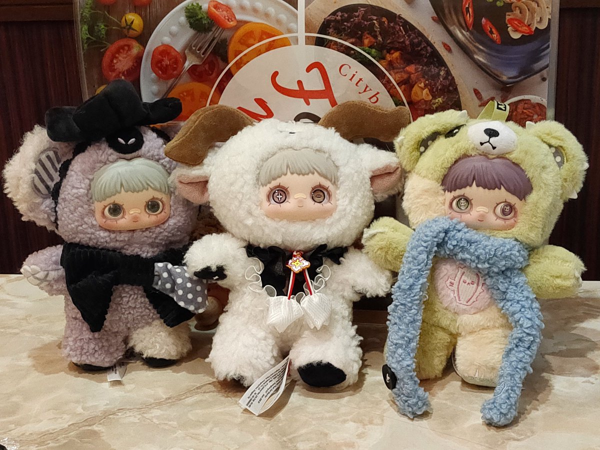 husunkusu's tweet photo. 友達と合流〜！
プレゼントにメイメイちゃん片方くれて、開封の儀✨
私はサボテンの子でした🌵🎶

#ぬい活  #ぬい撮り #くたくま
#ぬいぐるみ好きな人と繋がりたい https://t.co/nr8RBbPxWS