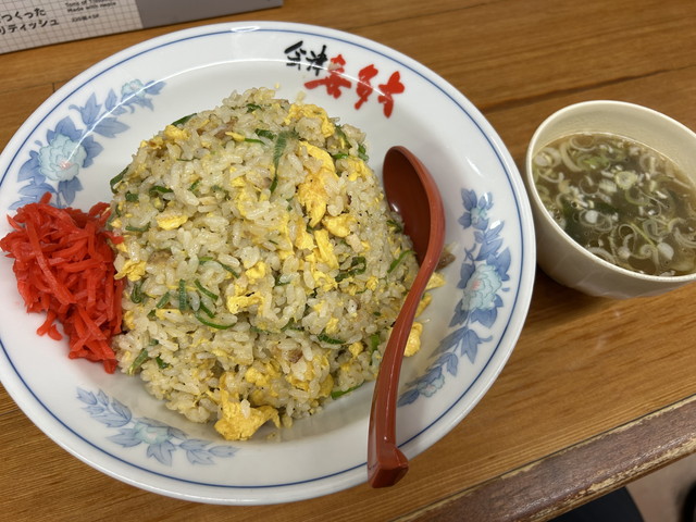 Gunma_Space's tweet photo. 前橋市上細井町、会津喜多方らーめん 上細井店 で デカチャーハン を食す。普通のチャーハンかと思ってオーダーしたのですが、デカチャーハン！ビックらこきました！お茶碗４杯分ほどあるのではないでしょうか？ワシッとひとくち。シンプルなタマゴチャーハン。シンプル旨し。
https://t.co/4bL0SWp23Y https://t.co/ifBbxZw2RB