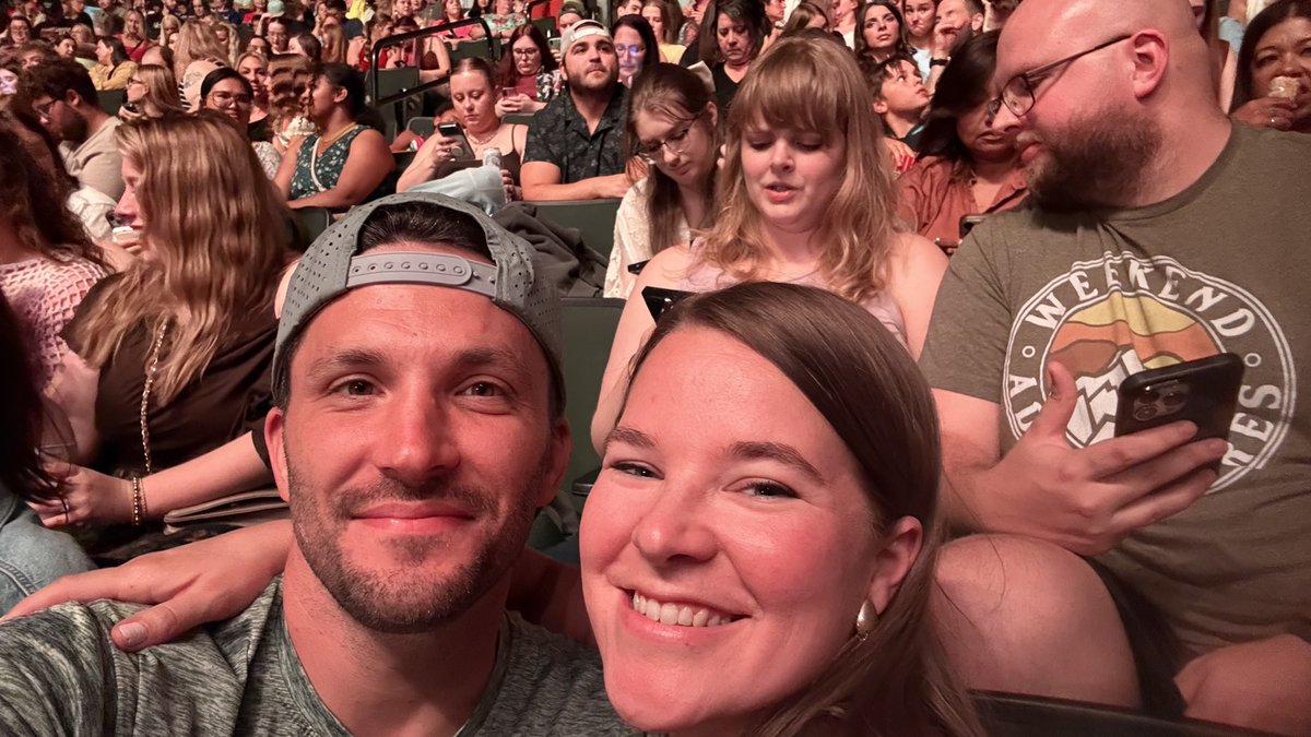 EvanWarnert's tweet photo. Date night at Alex Warren! https://t.co/5D7j3XE4V4