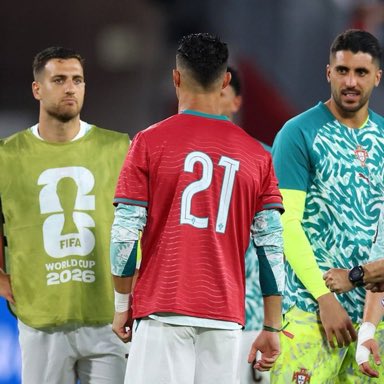 Fayddi's tweet photo. Cristiano Ronaldo quite emotional while wearing Diogo Jota's jersey after the end of the match

A beautiful tribute to the Portuguese striker who, if not for a fatality, would be part of the squad in this World Cup.

Eternal. ♾️🇵🇹 #Portugal #Ronaldo #CR7 #Jota21 https://t.co/HBtzbvD2b2