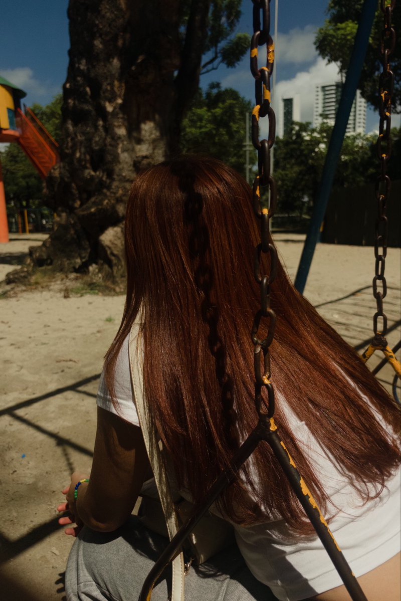 pamcostaof's tweet photo. “teu cabelo tá tão lindo no sol, vou tirar uma foto” 
ai ela foi e meteu isso aqui 🤌🏼 https://t.co/Logv50rNtY