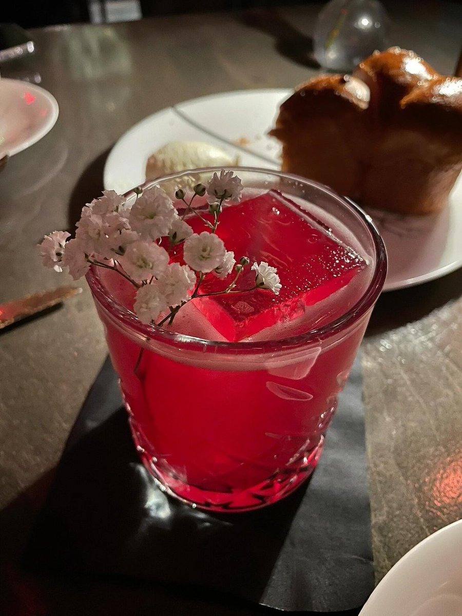 AvaOnchain's tweet photo. Just found a vibe-y restaurant https://t.co/aeOz3fta2c