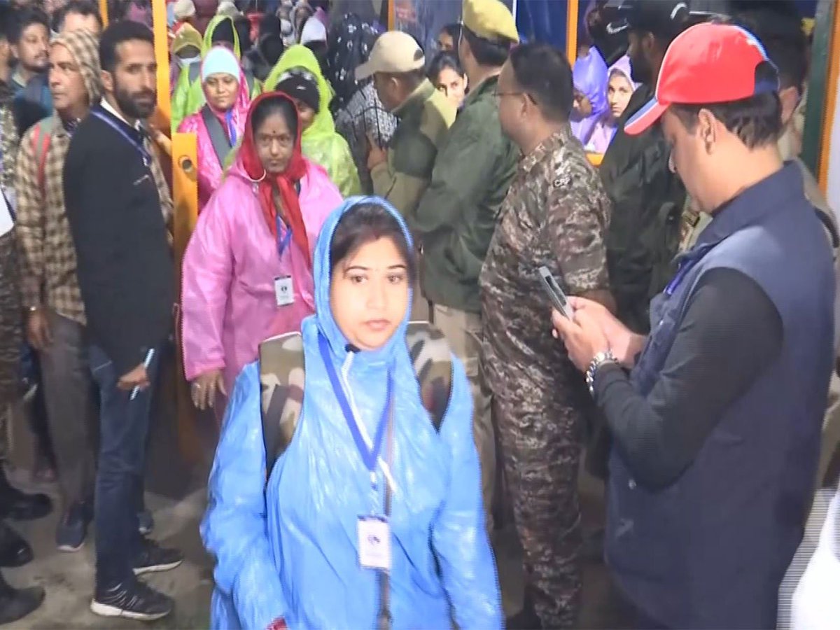 ani_digital's tweet photo. Amarnath Yatra 2026: First batch of pilgrims departs from Baltal and Pahalgam base camps amid tight security
Read @ANI story | https://t.co/i0qCGL8b0B
#amarnathyatra #firstbatch #security https://t.co/zGTmb6IOX3
