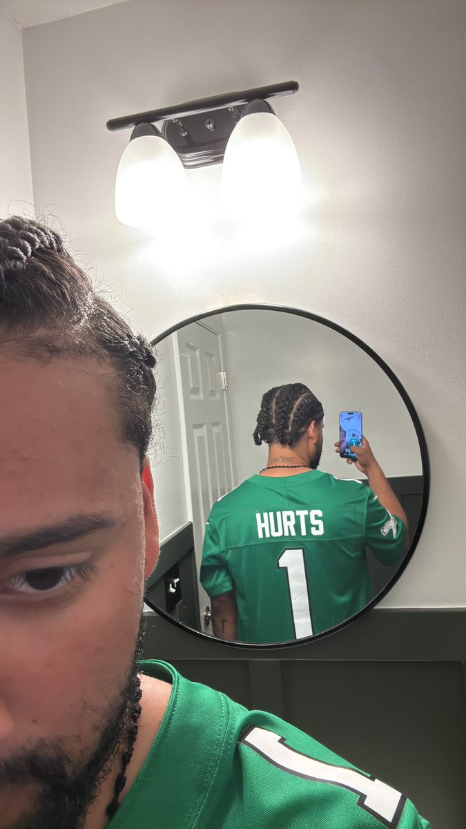 JRamirez_504's tweet photo. Love Hurts 😂 https://t.co/hsLXpCSagn