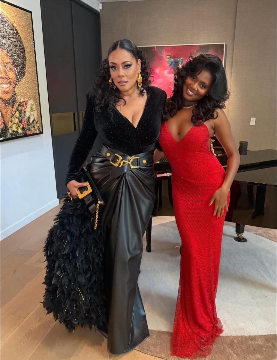 fwskiiii's tweet photo. Lela Rochon with her daughter Asia Rochon Fuqua, who’s also an actress ❤️ https://t.co/6EoEXwmZwK