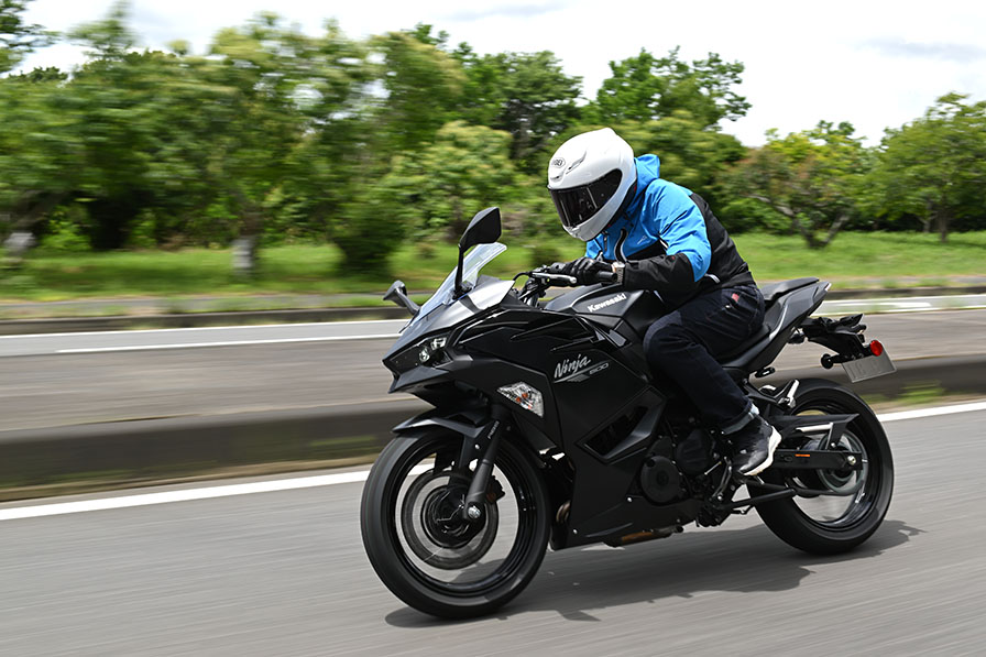 軽快なZか、安定のNinjaか──451ccツインが見せた二つの顔」 Kawasaki
