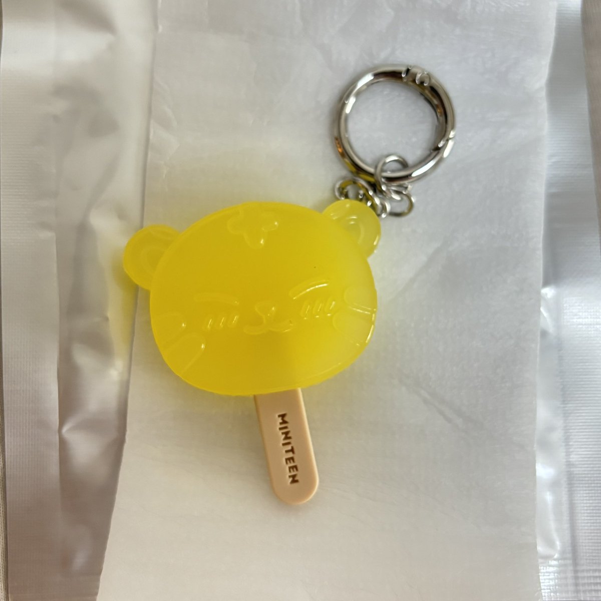 Chiaking85's tweet photo. 【交換】miniteen ミニティーン Ice Cream アイス キーリング

譲)タムタム (ホシ 🐯)

求)チャンダリ(ディノ 🦦 🦖)

7/15 渋谷ポップアップ(昼〜夕方)または郵送にて交換希望。

検索からでもお気軽にお声がけください https://t.co/q3N5Jzde24